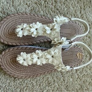 Women's Floral Sandals in Cream